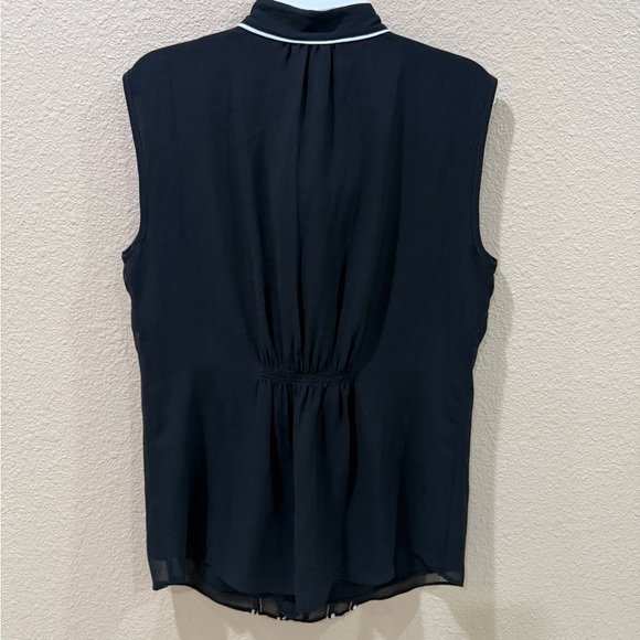 White House Black Market Black and White Sleeveless Blouse size 2 NEW - Picture 2 of 3